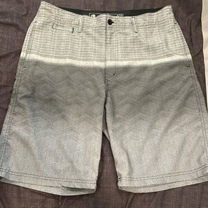 Ocean current size 33 shorts - like new condition